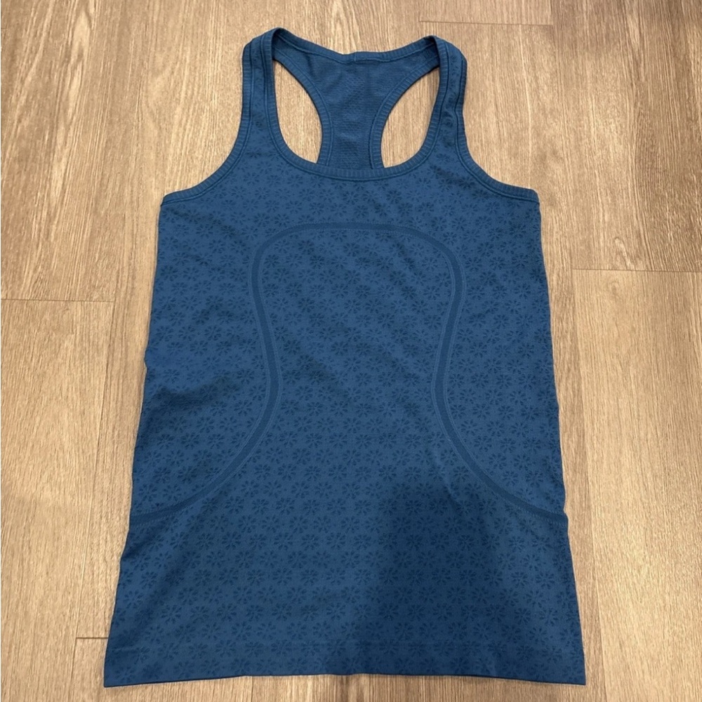 lululemon blue floral tank Top - Picture 4 of 7